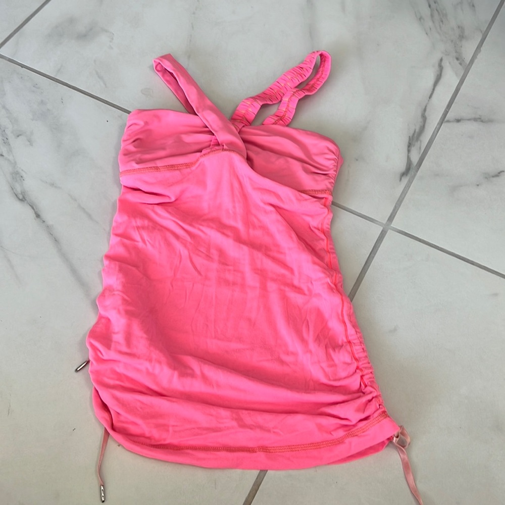 Lululemon sz 4 pink tank top w/bra